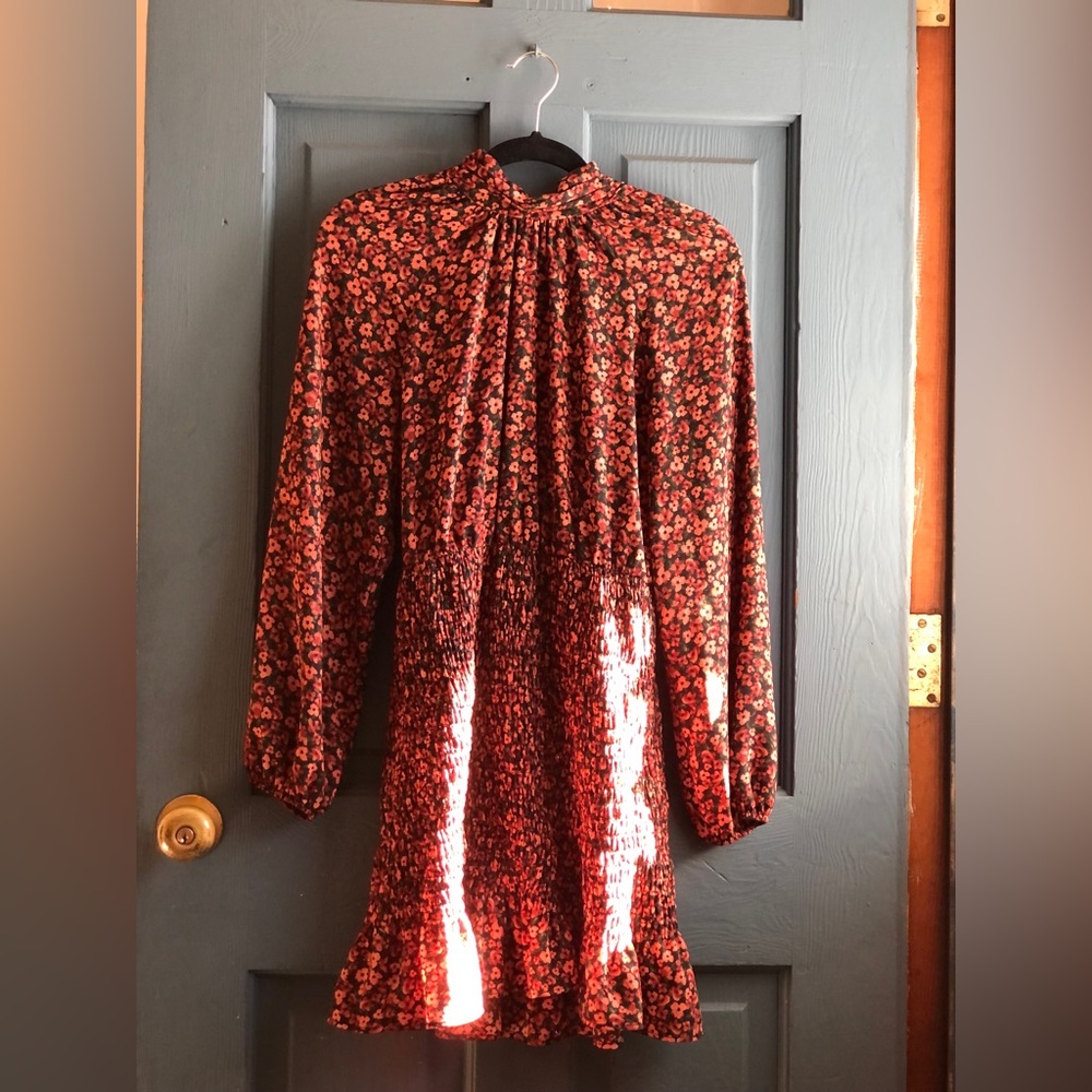Flowy, floral dress, perfect for Spring/Fall vibes